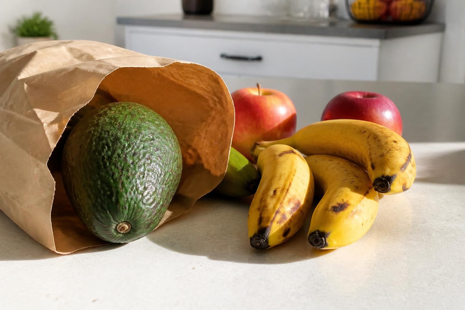 découvrez nos astuces simples et efficaces pour faire mûrir un avocat rapidement et profiter de sa saveur parfaite en un rien de temps.