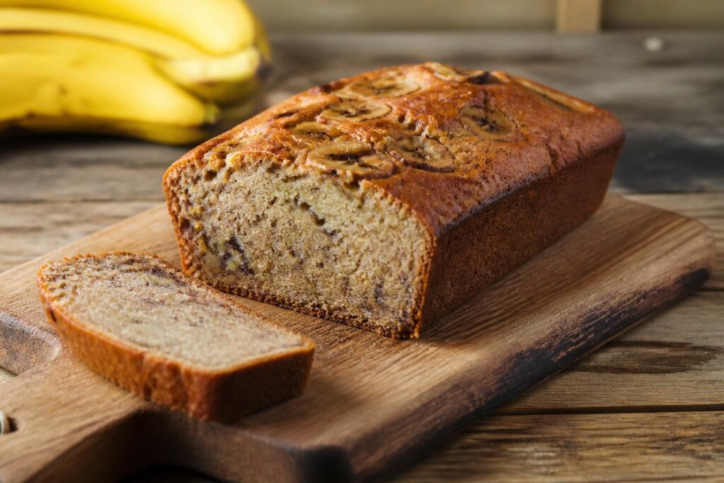 découvrez notre recette saine de banana bread sans sucre ni beurre, préparée uniquement avec des bananes pour une douceur naturelle et gourmande.