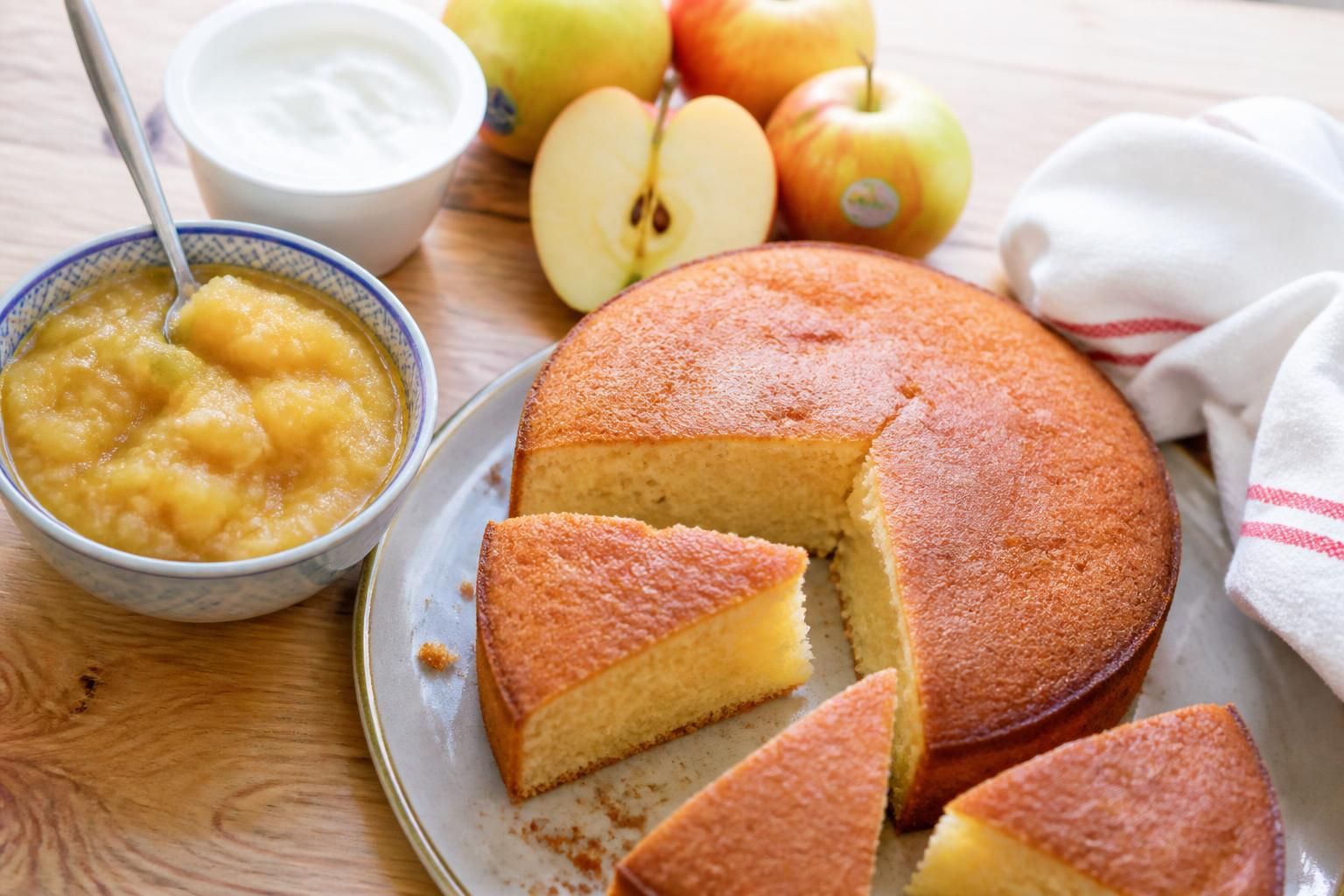 Gâteau au yaourt sans sucre ni édulcorant : rien que le fruit 4 découvrez notre recette de gâteau au yaourt sans sucre ni édulcorant, uniquement sucré naturellement avec des fruits pour une douceur saine et gourmande.
